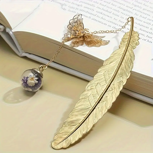 Златен книгоразделител с пеперуда