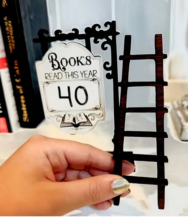 Дървена мини табела "Книги, които прочетох тази година"