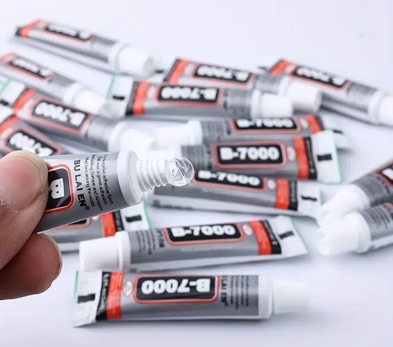 Лепило за твоите мини светове – здраво, чисто и надеждно🧴